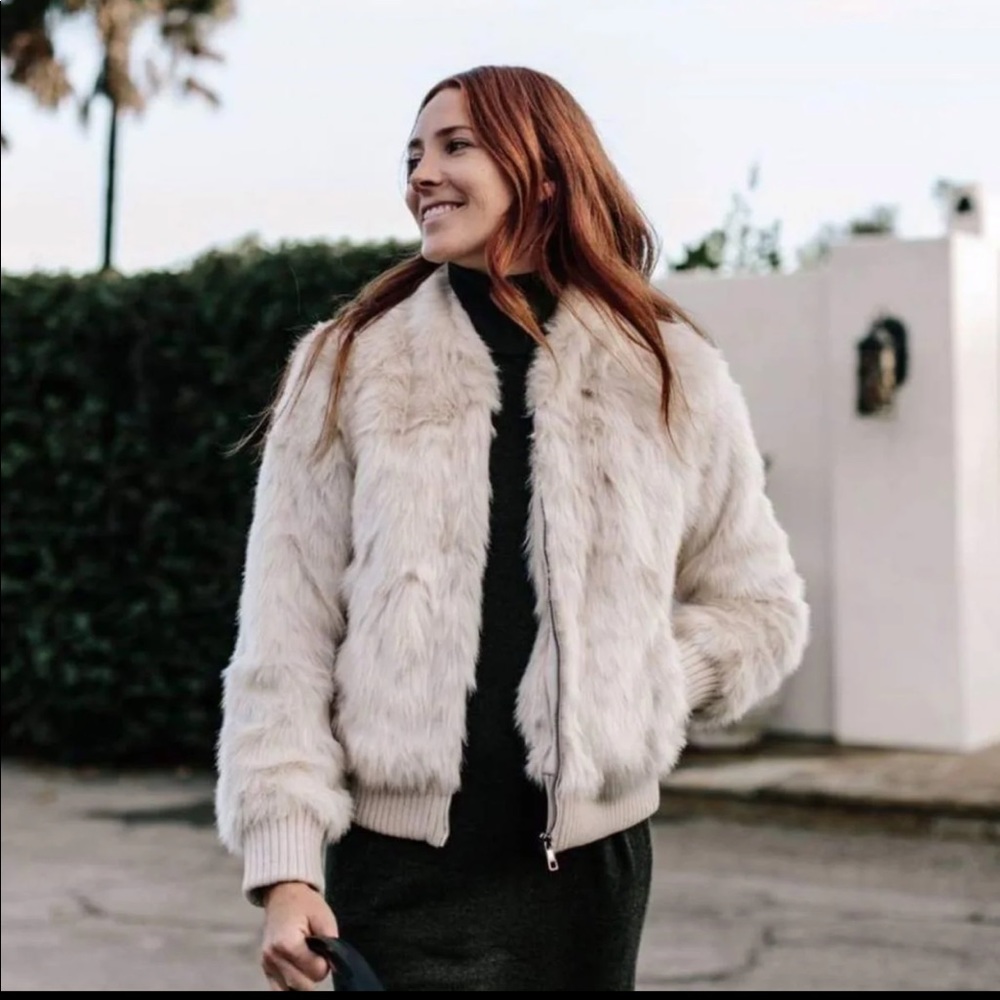 Banana republic faux fur bomber jacket size large